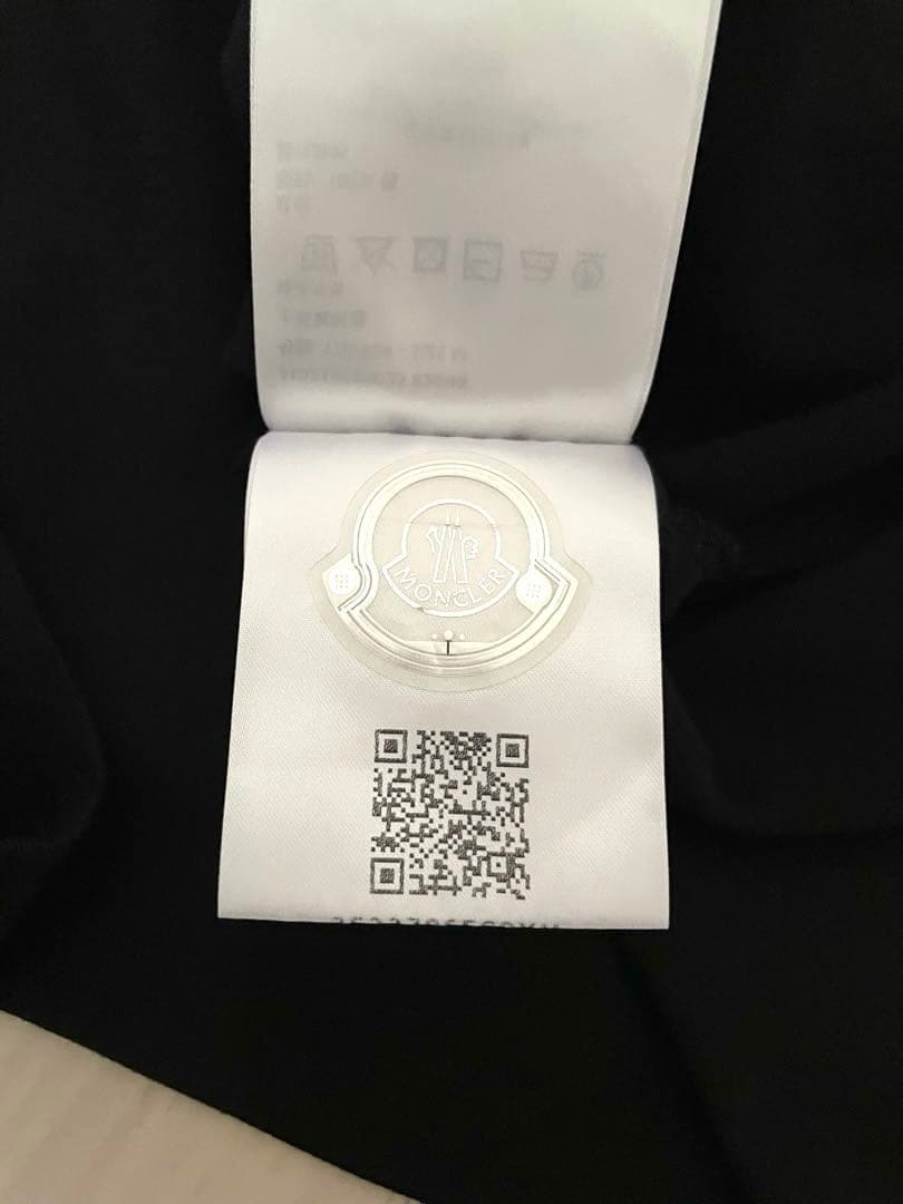 モンクレール　ワンポイントロゴTシャツ Ｍ　極美品