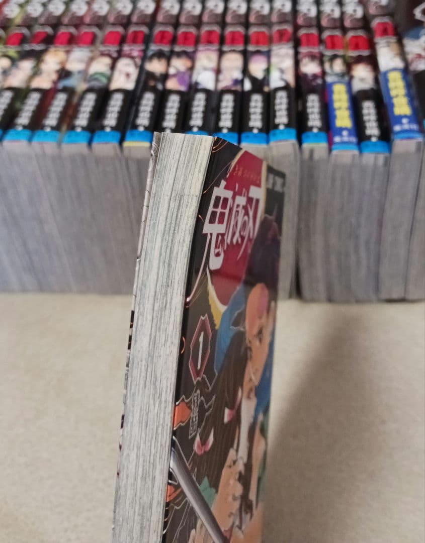 鬼滅の刃 　零巻　全巻　　22巻 缶バッジセット・小冊子付き同梱版
