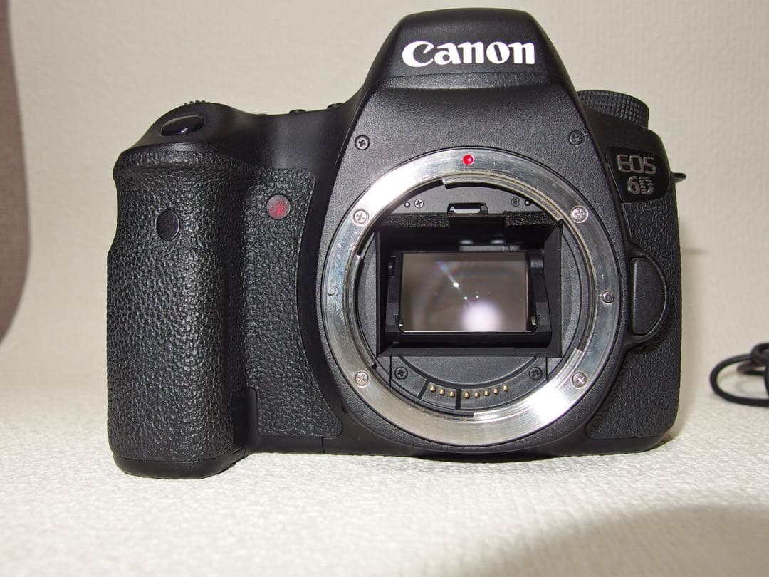 Canon EOS 6D ボディ　美品シャッター76900回 フルサイズ動作良好