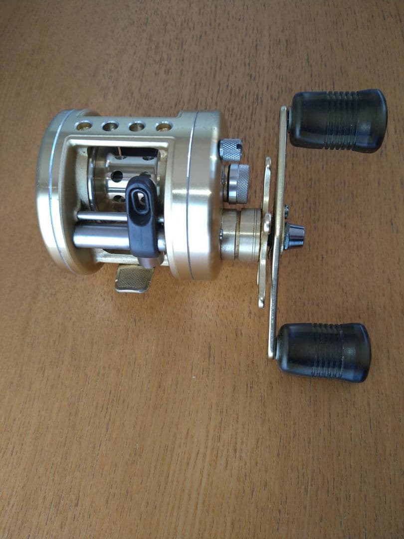 SHIMANO CALCUTTA 201XT ベイトリール・左ハンドル