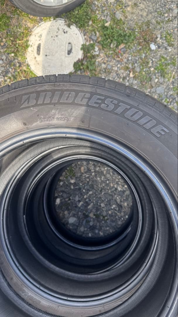 ステップワゴンスパーダ新車の純正タイヤです。 ブリヂストン 205/60R16