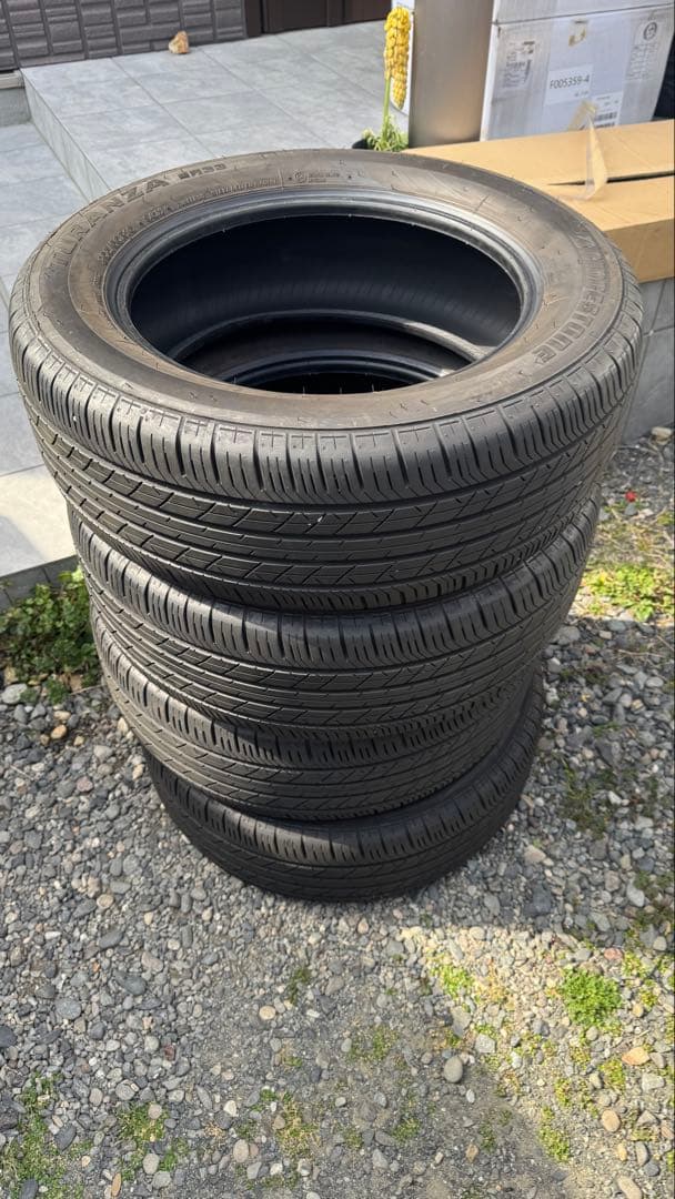 ステップワゴンスパーダ新車の純正タイヤです。 ブリヂストン 205/60R16