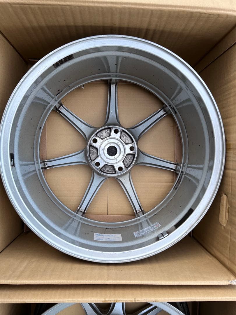 AVS model7 18インチ　シルバー2本