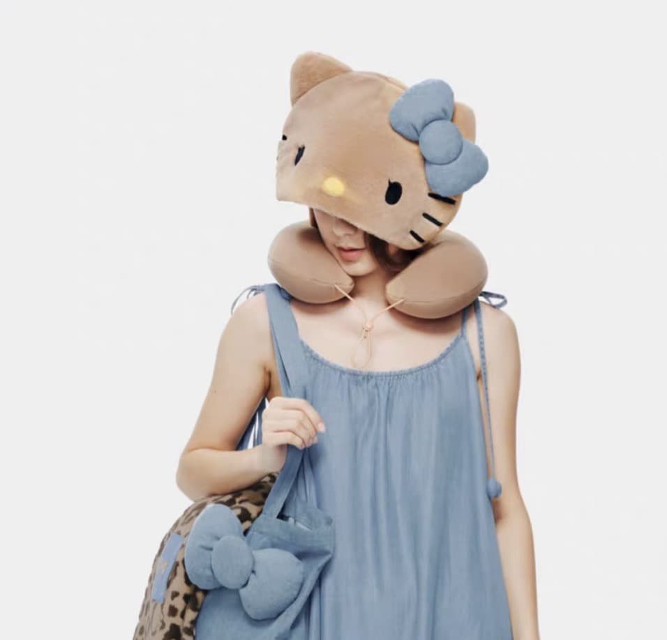 海外限定Hello Kitty x TBH ネックピロー　正規品