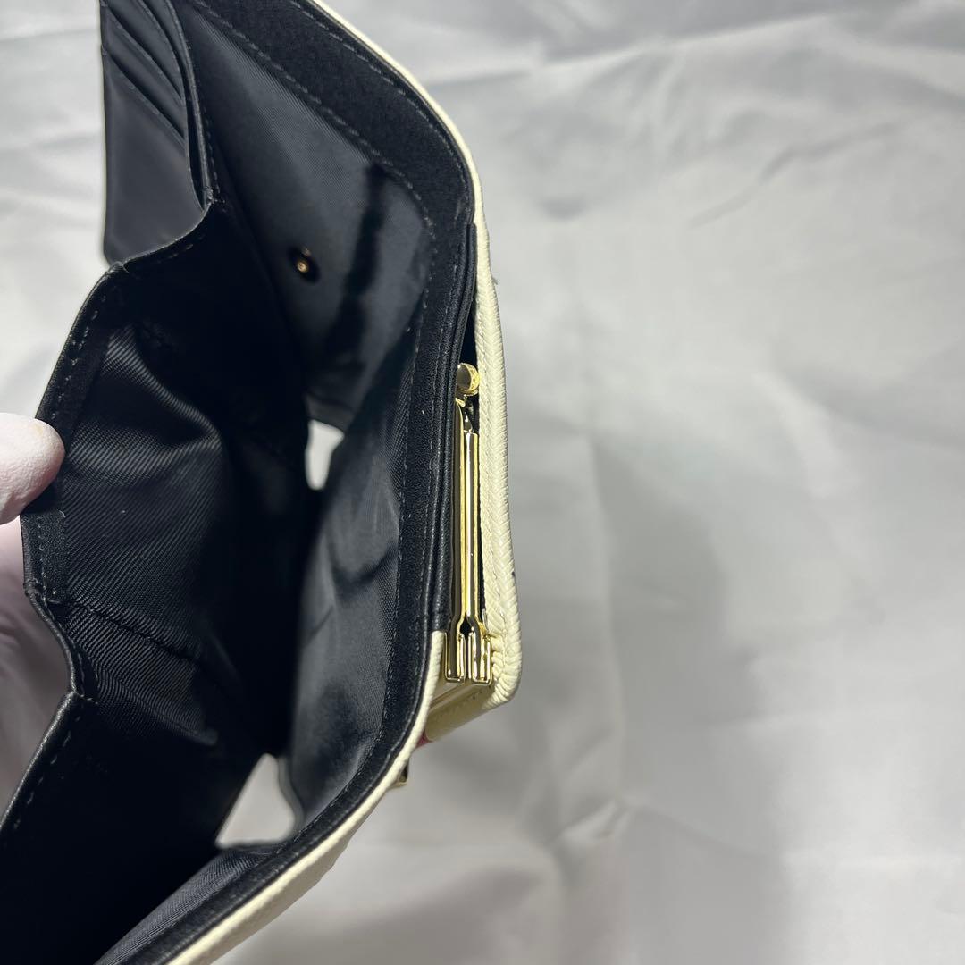新品 Vivienne Westwood ホワイト赤黒ライン 三つ折り財布