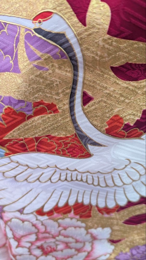 【美品】赤紫色 花と鶴などおめでたい柄 振袖