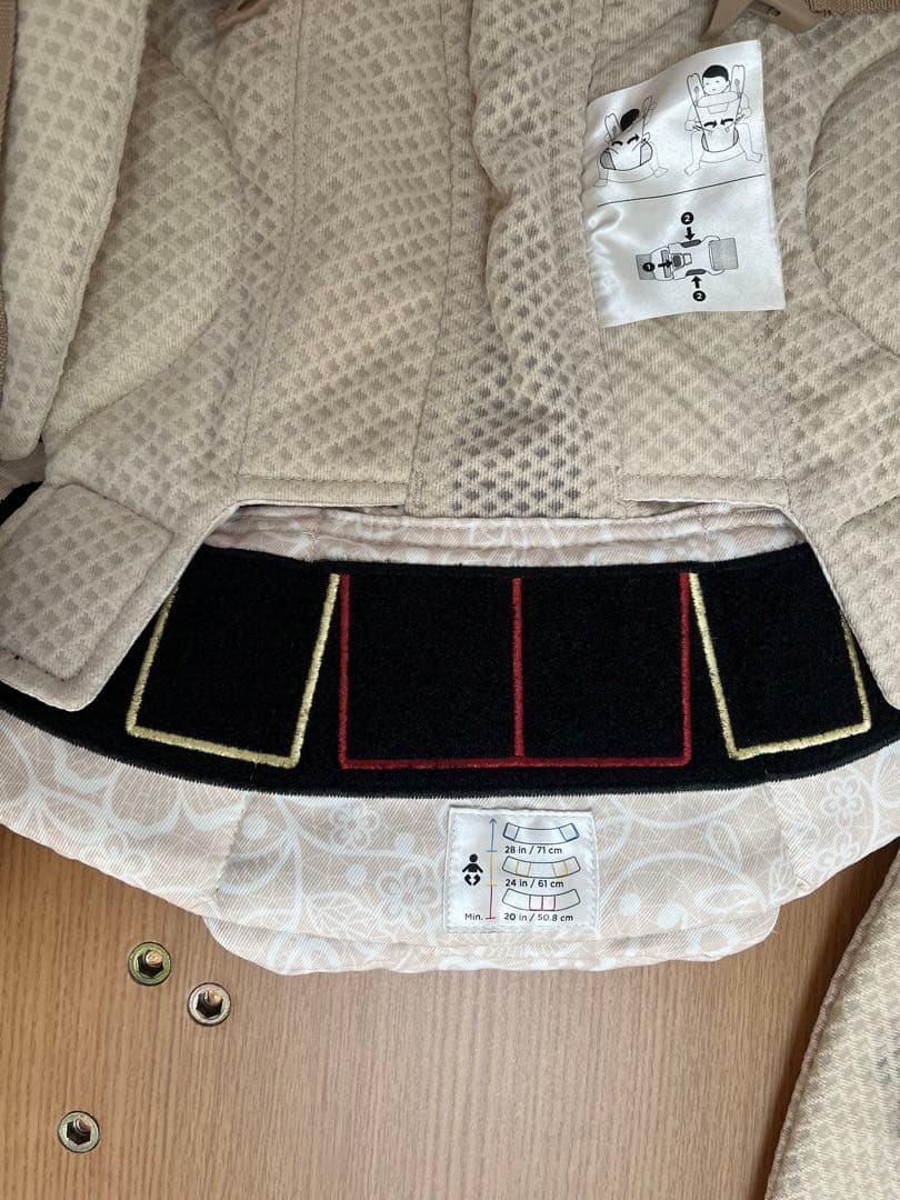 美品 エルゴ ergobaby 抱っこ紐 クリームフラワーレース