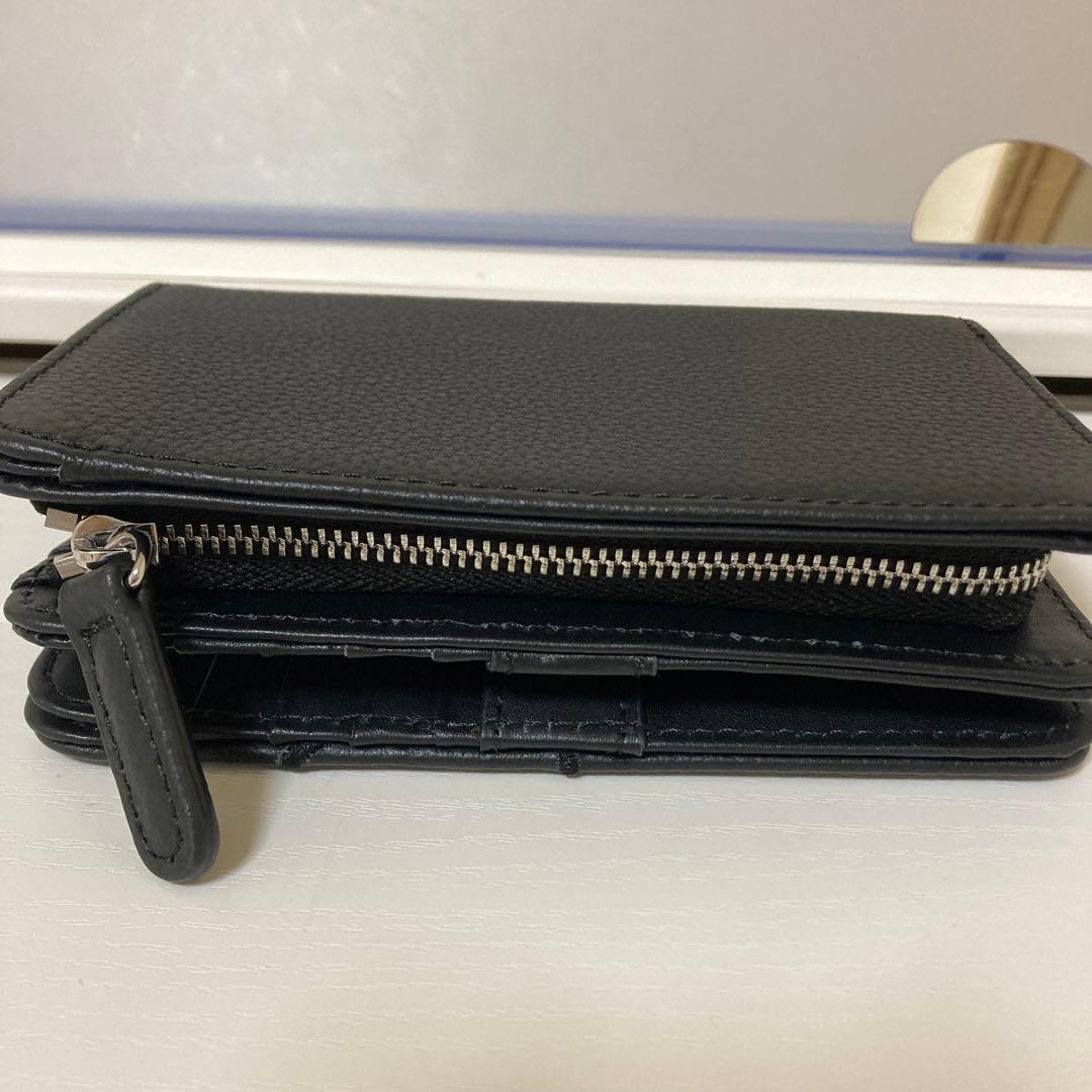新作　出品　マリークワント二つ折り財布