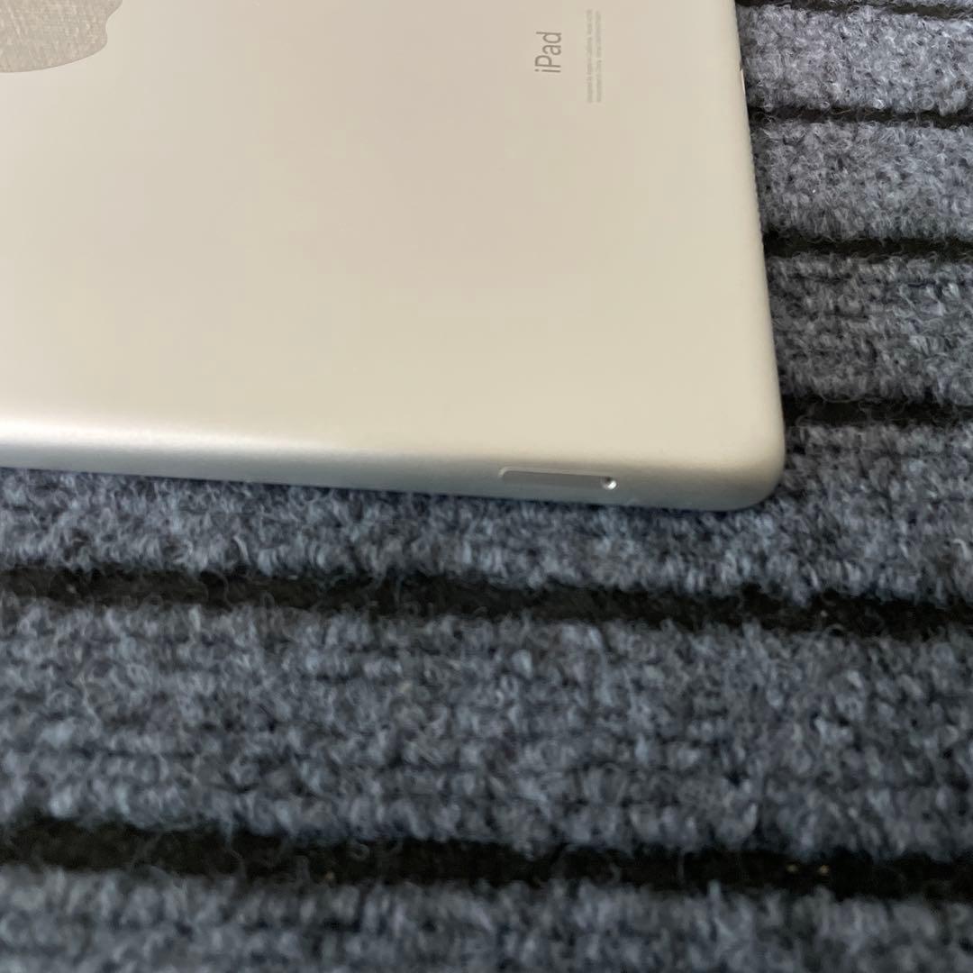 6 iPad 7世代 128GB SIMフリー シルバー
