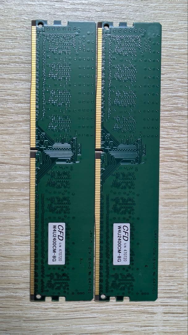 メモリー CFD W4U2400CM-8G x 2(16GB)