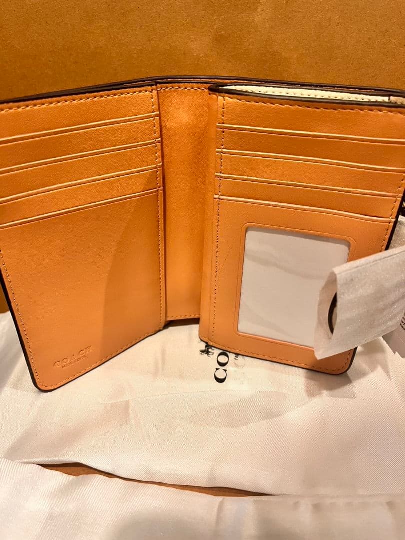 COACH ホワイト キルティング 二つ折り財布