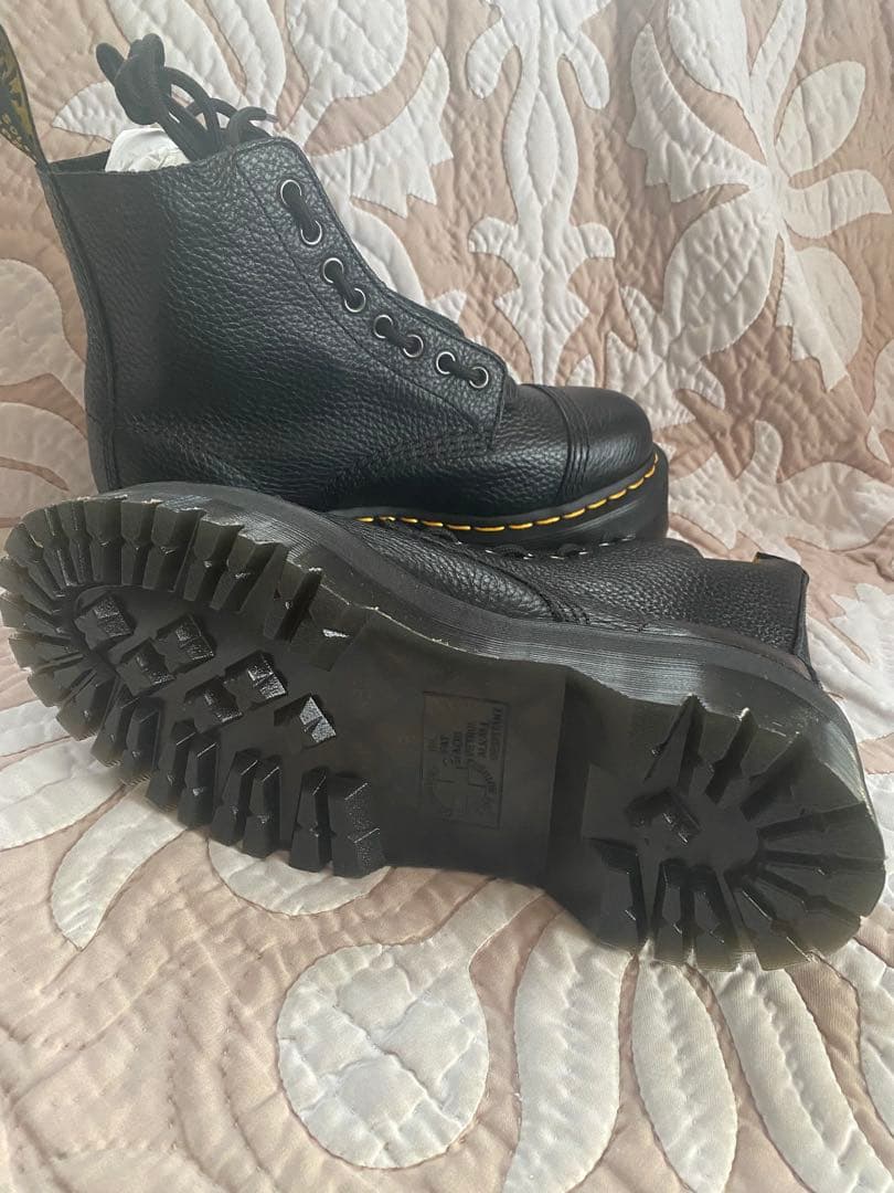 新品未使用Dr. Martens ブラックジッパーブーツ