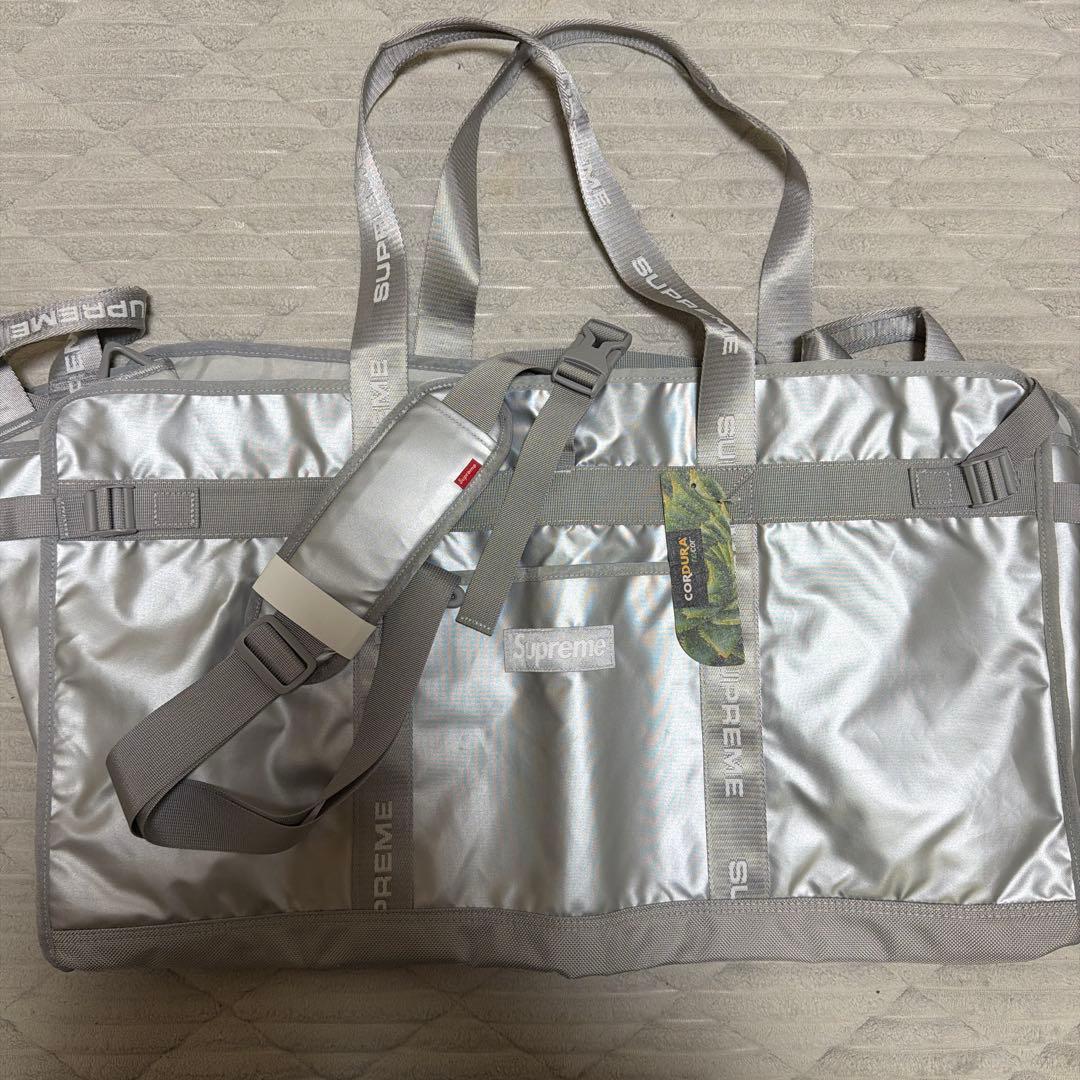 旅行かばん・小分けバッグ Supreme Large Haul Tote silver