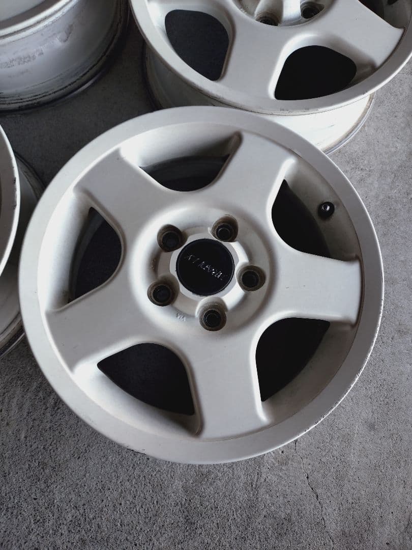 15インチ ホワイト　パジェロミニ使用4×4engineering ブラッドレー