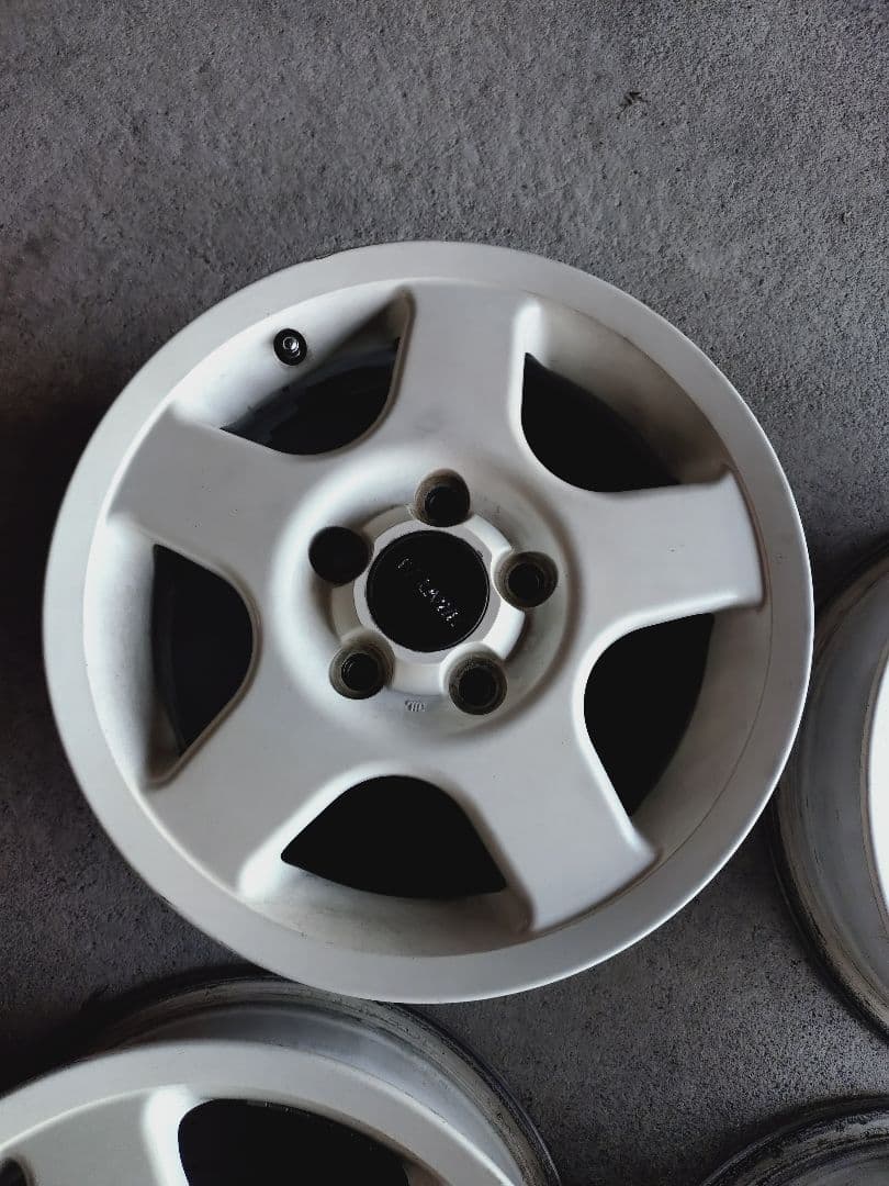 15インチ ホワイト　パジェロミニ使用4×4engineering ブラッドレー