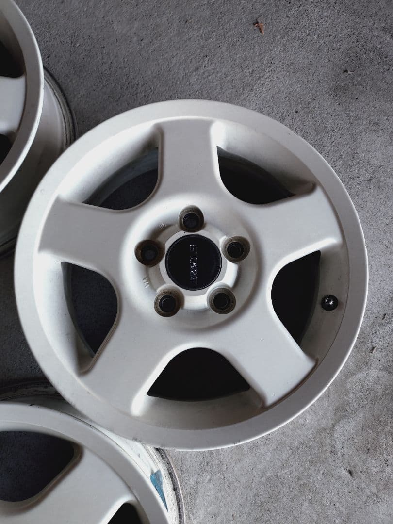 15インチ ホワイト　パジェロミニ使用4×4engineering ブラッドレー