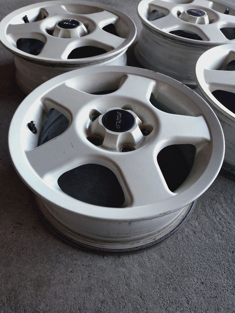 15インチ ホワイト　パジェロミニ使用4×4engineering ブラッドレー