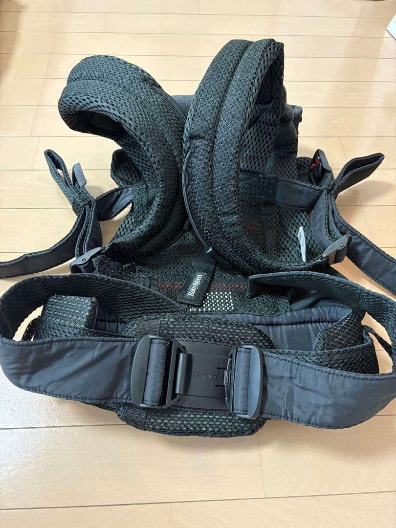 【新品、美品】Baby Bjorn ベビーキャリアHARMONY 黒