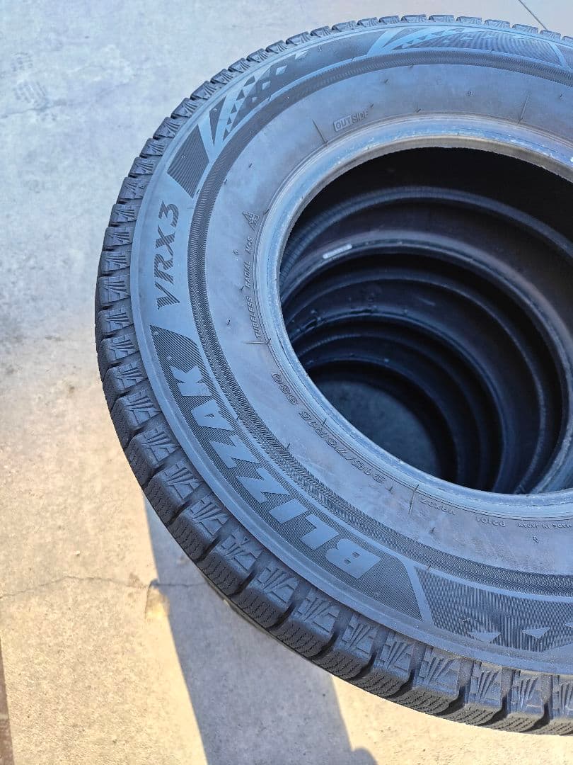 ブリヂストン ブリザック VRX3 215/70R15 中古　4本セット
