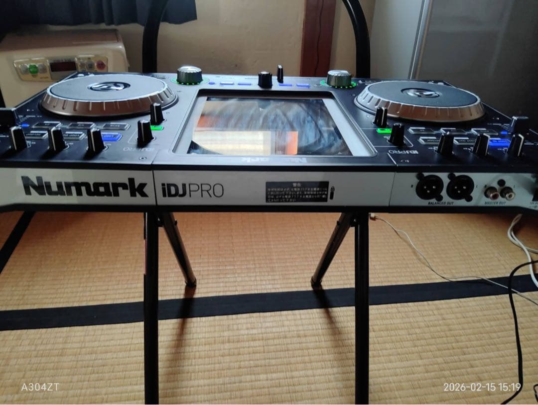 Numark iDJ PRO DJコントローラーとiPad2のセット