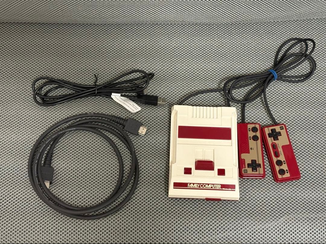 【動作確認済】ニンテンドークラシックミニ ファミコン 30本内蔵 箱傷あり