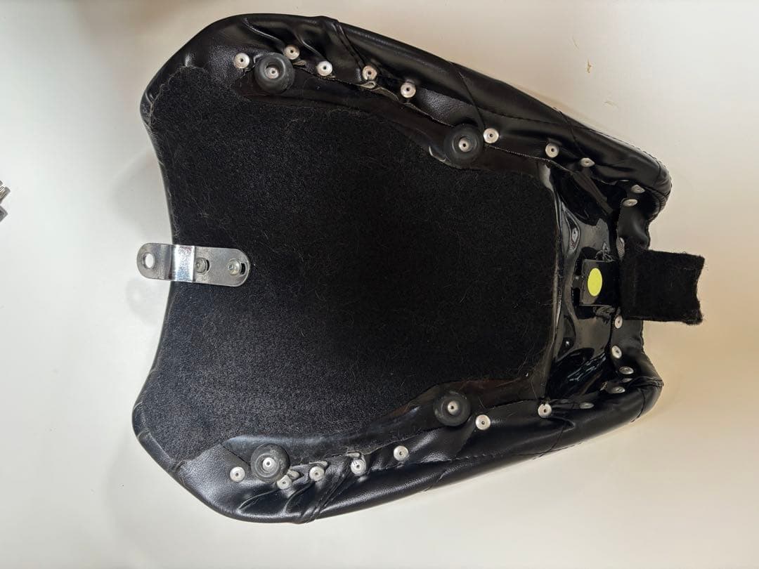 スポーツスター　Le Pera バイクシート ベアボーンズ　ステッチブラック