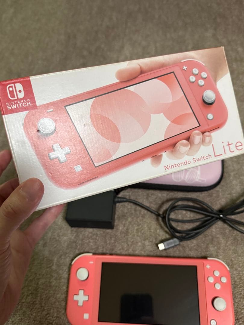 Nintendo Switch Lite コーラル 本体、キャリングケース付き