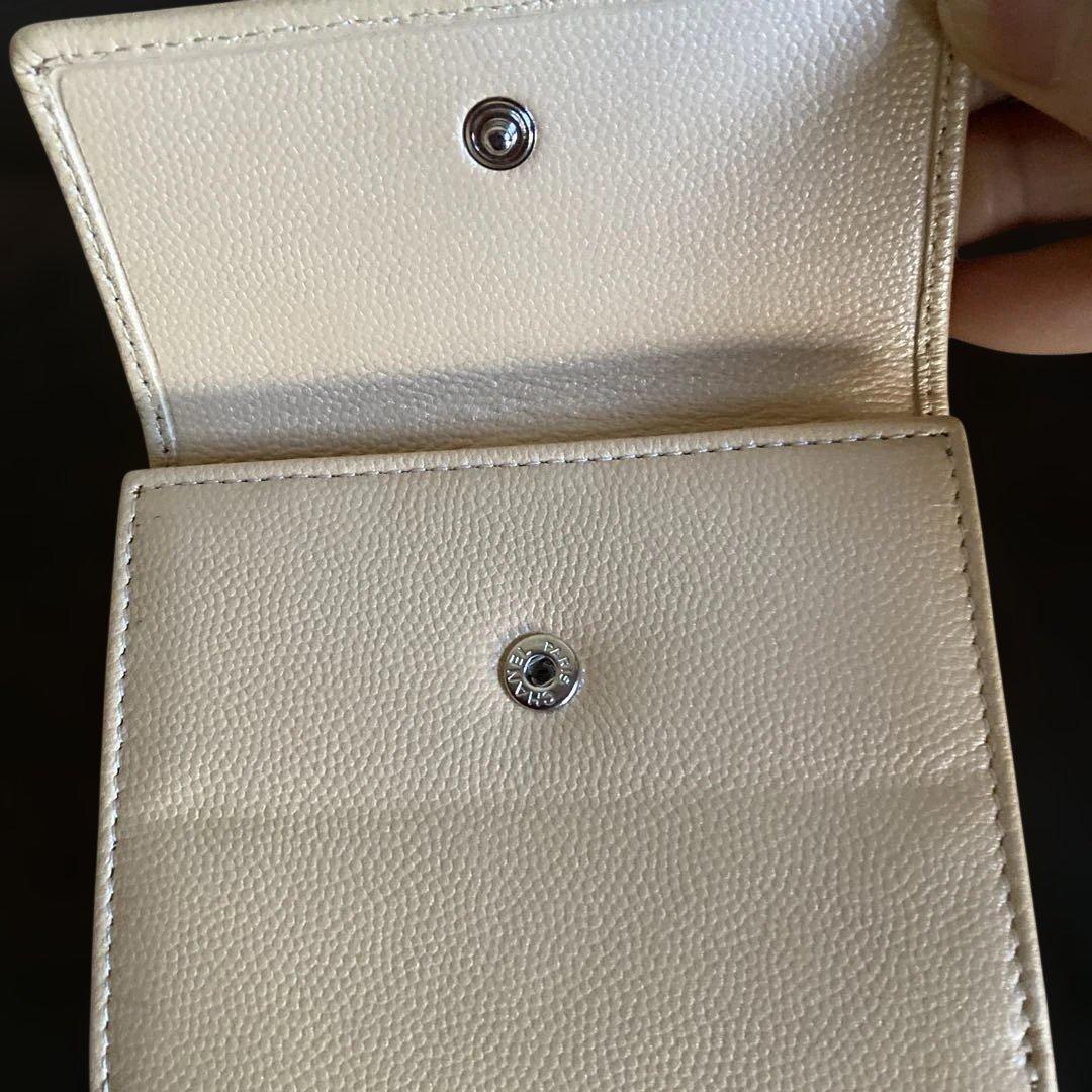 【美品】　CHANEL二つ折りコンパクト財布