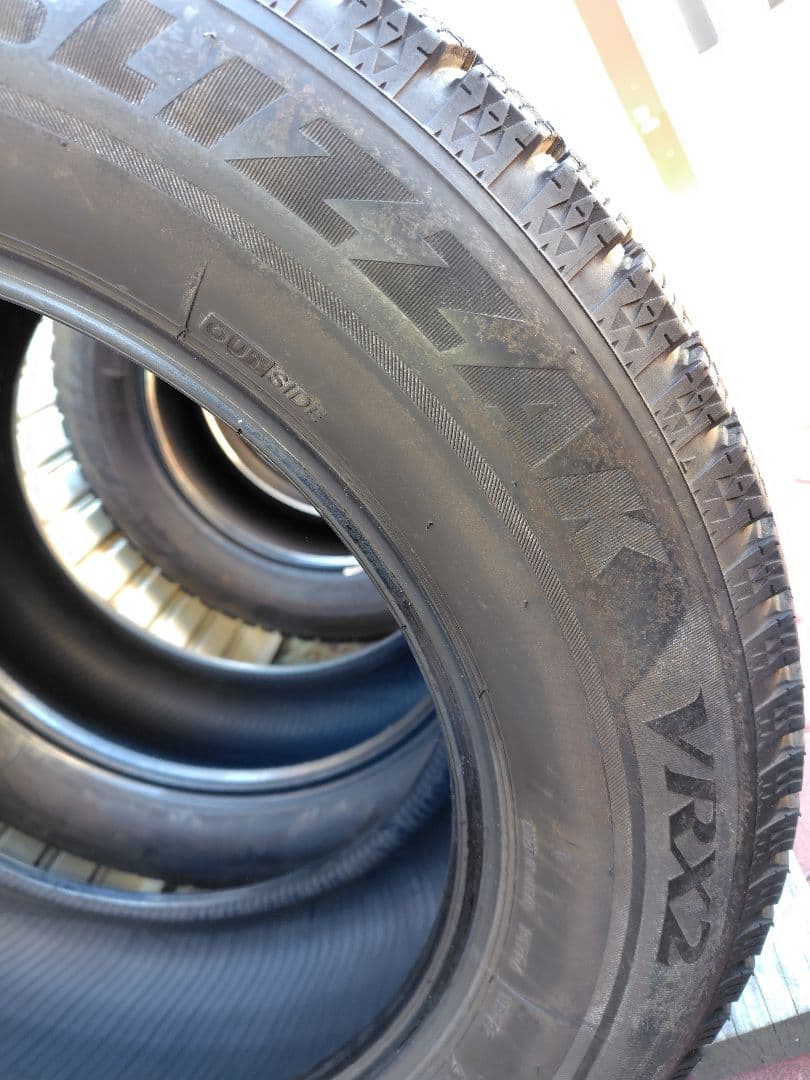 ブリザック VRX2 225/60R17 2022年製 残り溝7.5mm