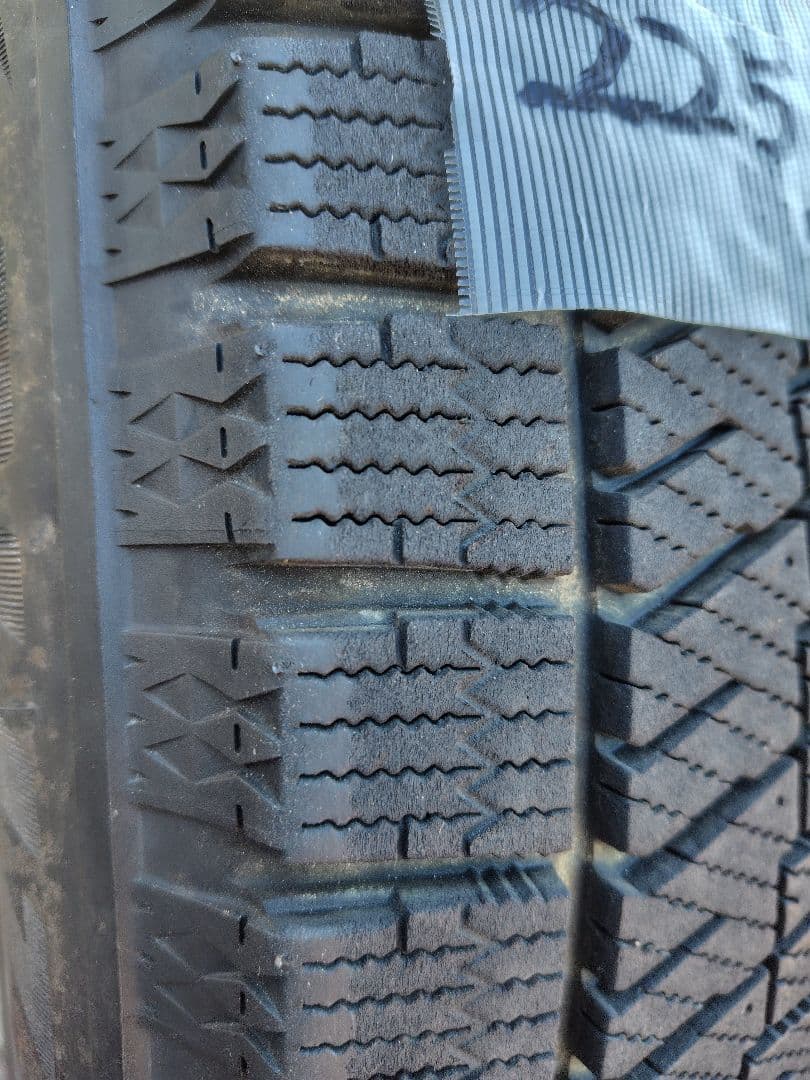 ブリザック VRX2 225/60R17 2022年製 残り溝7.5mm