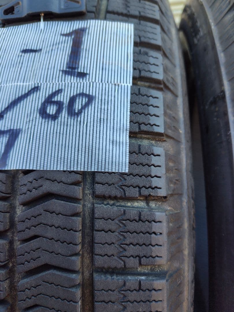 ブリザック VRX2 225/60R17 2022年製 残り溝7.5mm