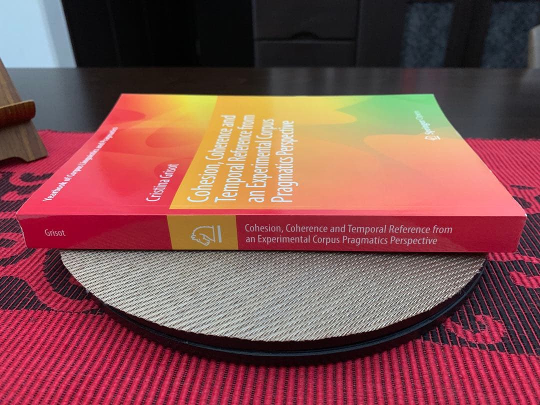 洋書 Cohesion, Coherence and Temporal Referen