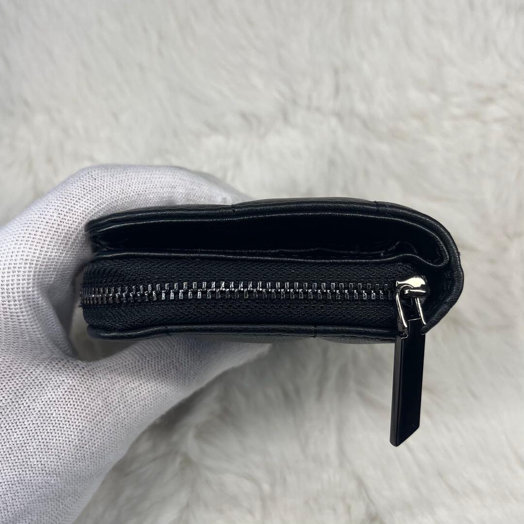 【極美品】  ブラックレザー二つ折り財布　やわらかレザー