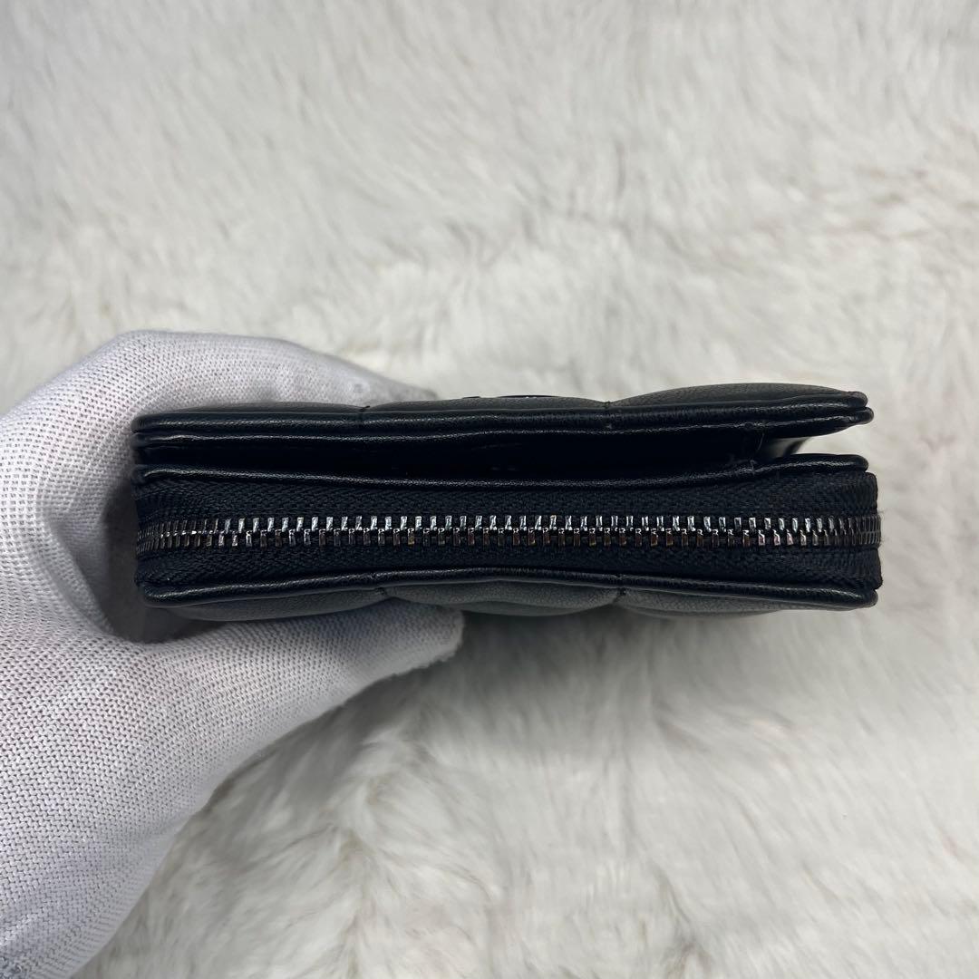 【極美品】  ブラックレザー二つ折り財布　やわらかレザー
