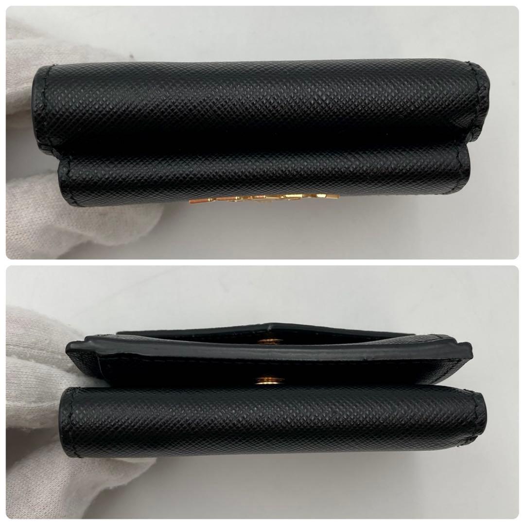 とーもー✨PRADA 三つ折り財布 黒 サフィアーノレザー メタルロゴ