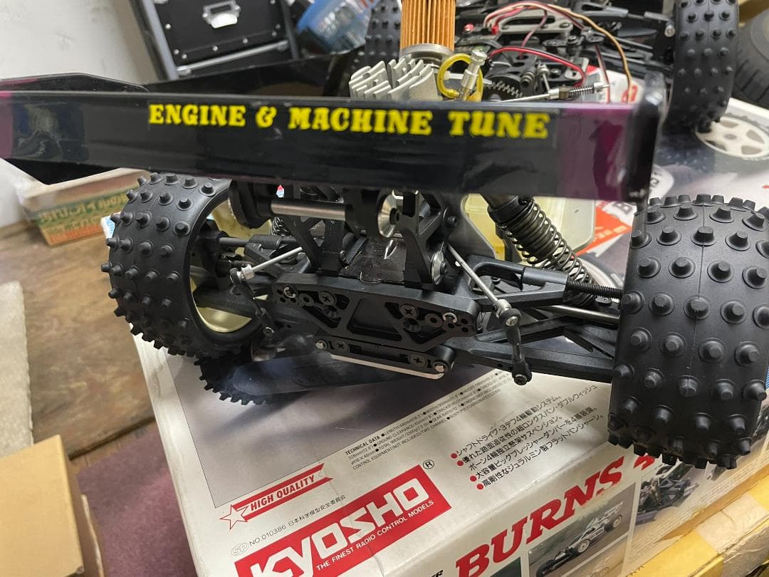 P*o様 京商 1/8 4WD エンジンバギー ターボバーンズ+フタバ　FP-2