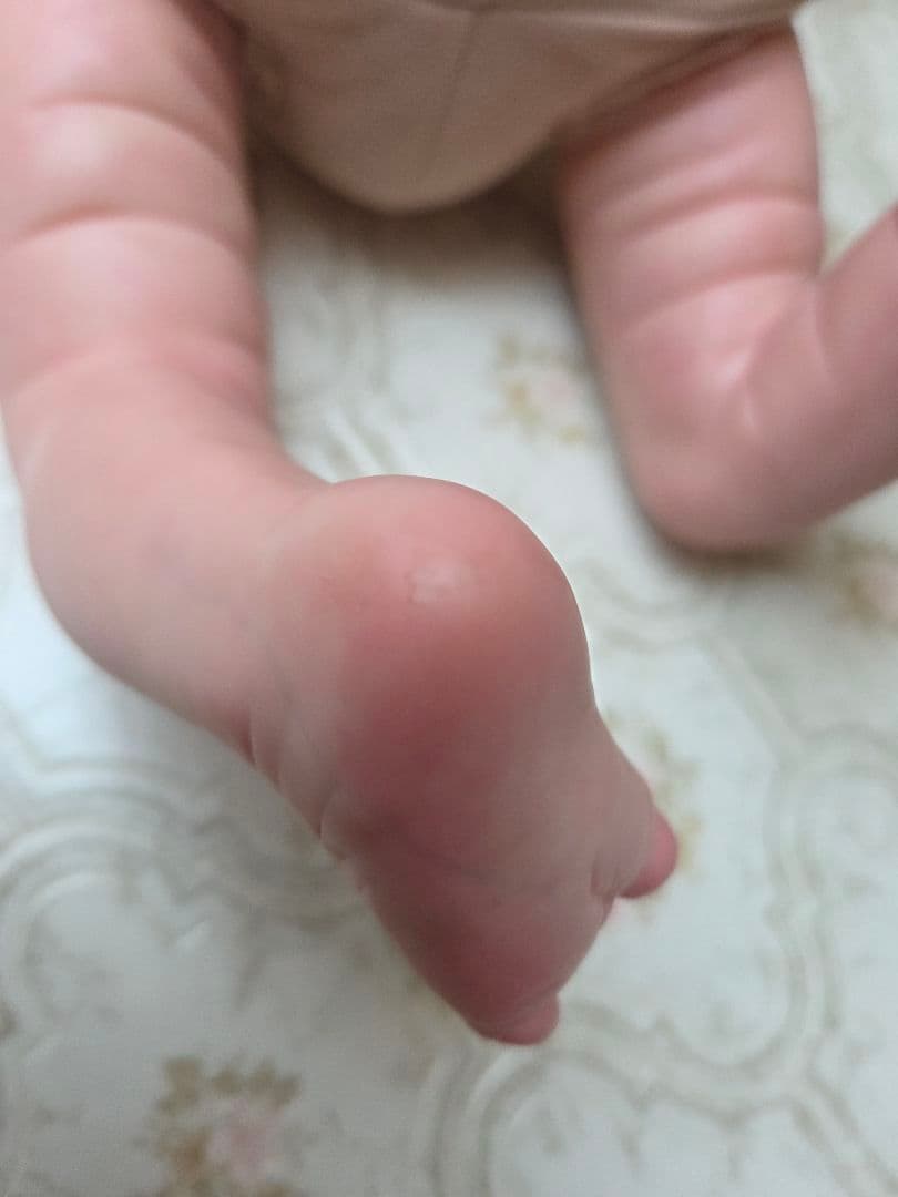 リボーンドール　口をすぼめた可愛い表情の子　難あり