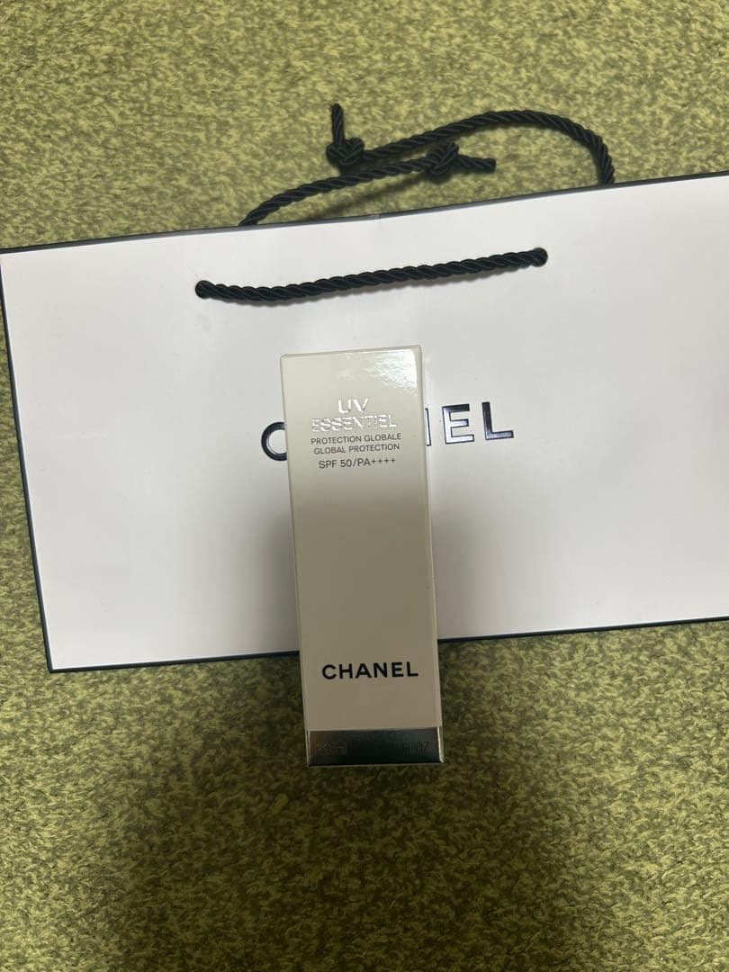 新品未使用⭐️CHANEL UV エサンシエル　日焼け止めジェルクリーム⭐️