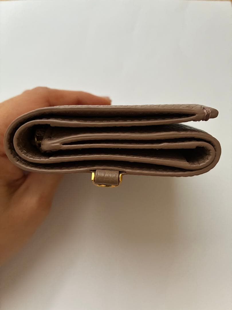 【美品】agnes b. アニエスベー 三つ折り財布 ショルダー付 グレージュ系