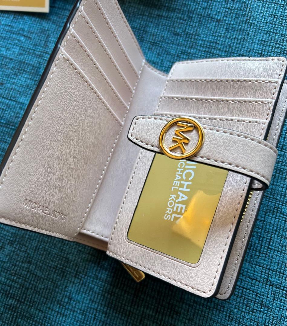 ⭕️現行品⭕️ 新品⭕️お買得　MICHAEL KORS 二つ折り財布