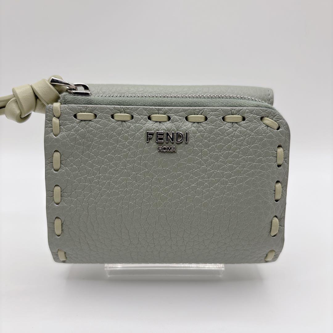 未使用 FENDI フェンディ ピーカブー マイクロ 三つ折り財布 グレー
