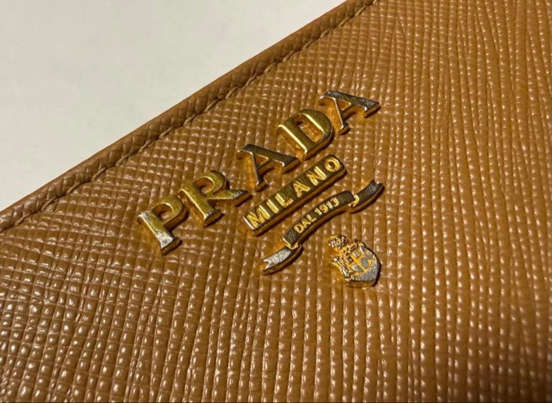 訳あり格安 PRADA プラダ 二つ折り財布 サフィアーノ キャメル 箱