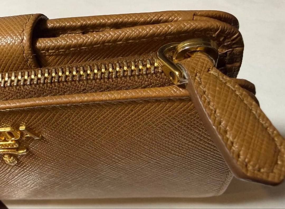 訳あり格安 PRADA プラダ 二つ折り財布 サフィアーノ キャメル 箱