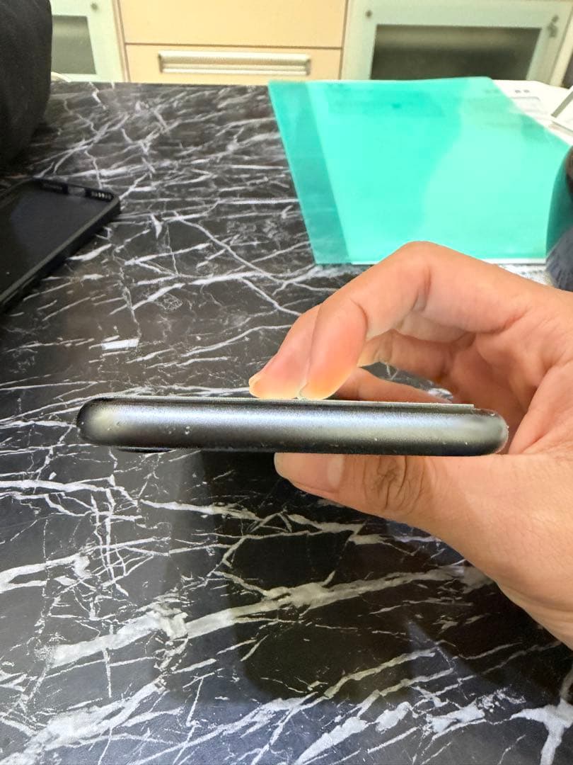 iPhone 8 64GB スペースグレイ