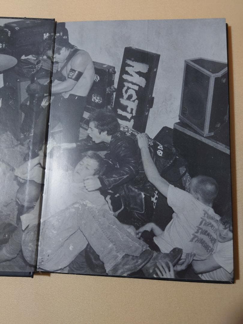 洋書 LEGENDS OF PUNK: Photos from the Vault