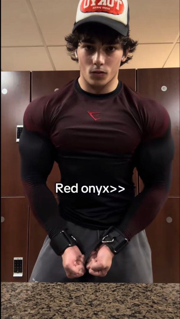  onyx v5 Red long-sleeve M 1点のみ