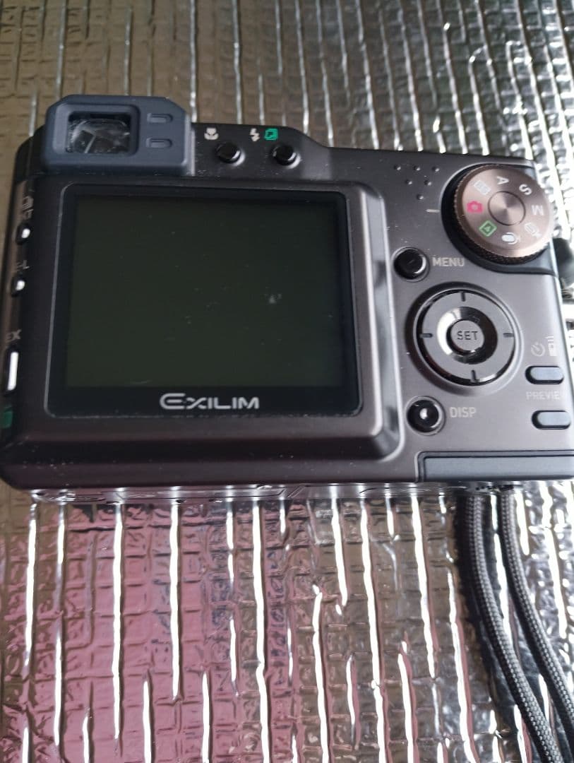 CASIO EXILIM 7.0メガピクセル コンパクトデジタルカメラ
