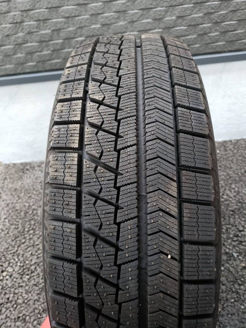 スタッドレスタイヤ　205/65R16