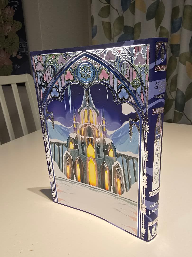 洋書 A court of thorns and roses DUST JACKETS