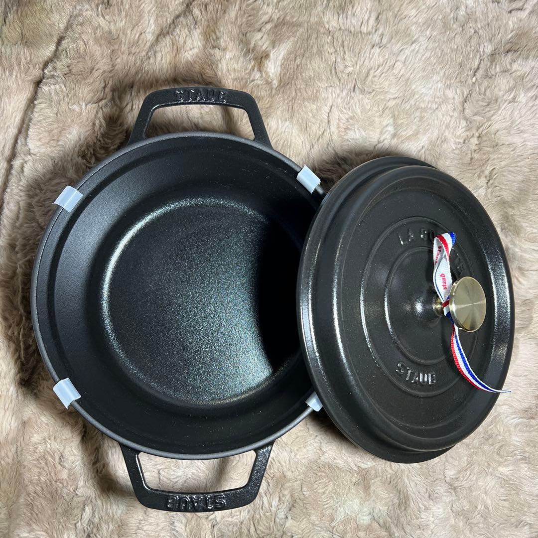 【新品】staub ストウブ 「ピコ ココット ラウンド ブラック 22cm」
